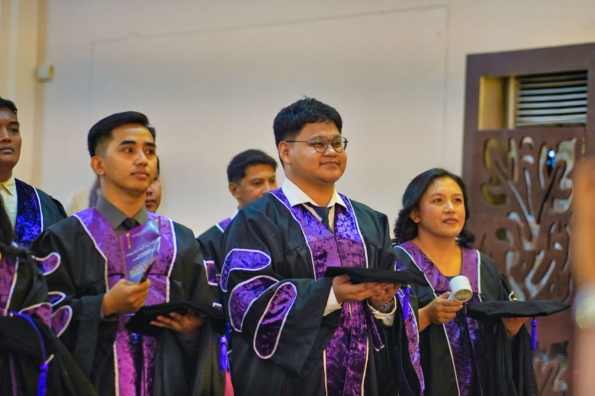 24TH-GRAD-COL-PHOTOSET photo 54